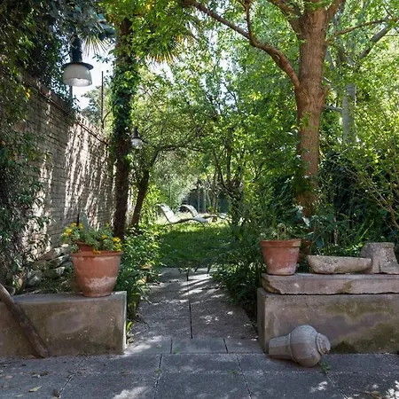 Canal Views And A Secret Garden In Giudecca *