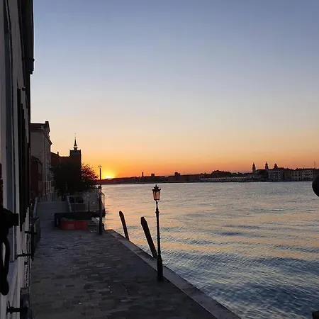 Appartement Canal Views And A Secret Garden In Giudecca *